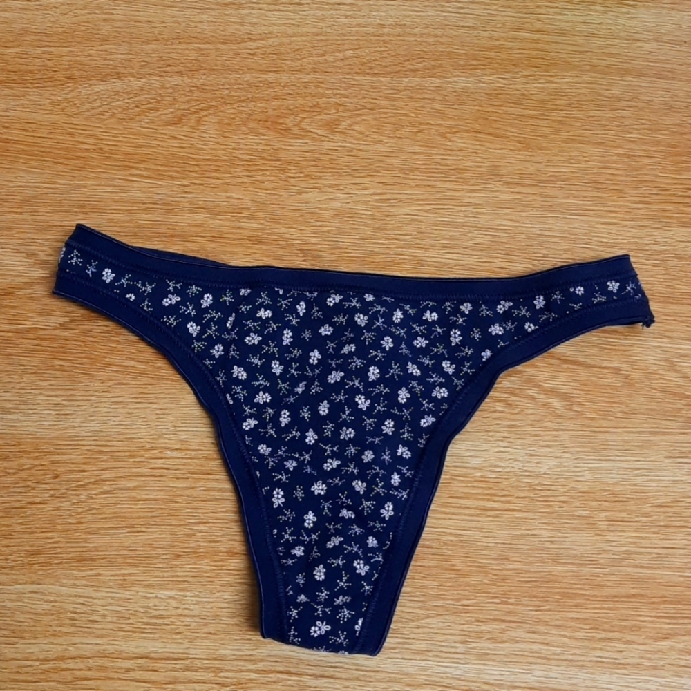 GAP navy blue floral thong